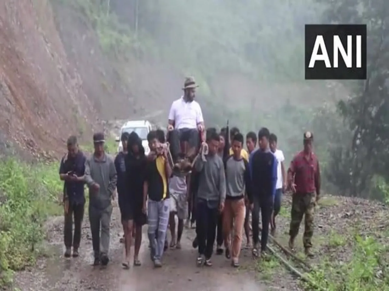 Mizoram: DM Given a Palanquin Ride by Villagers