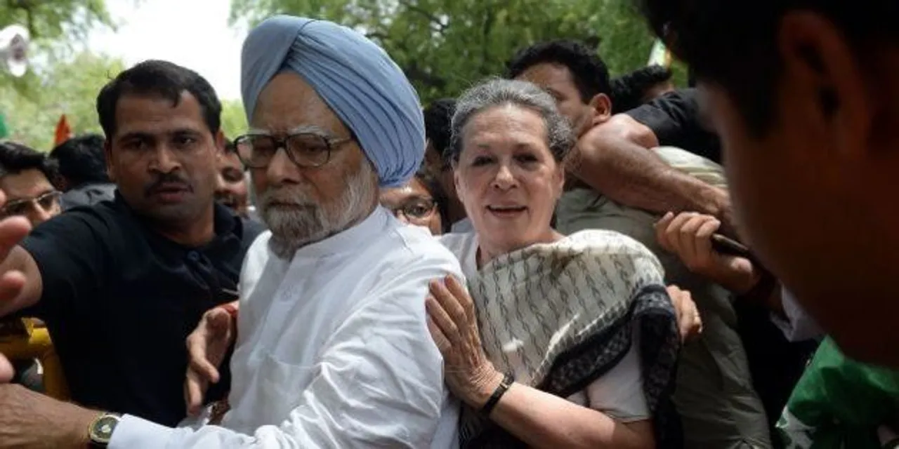 Sonia, Manmohan visit Tihar jail