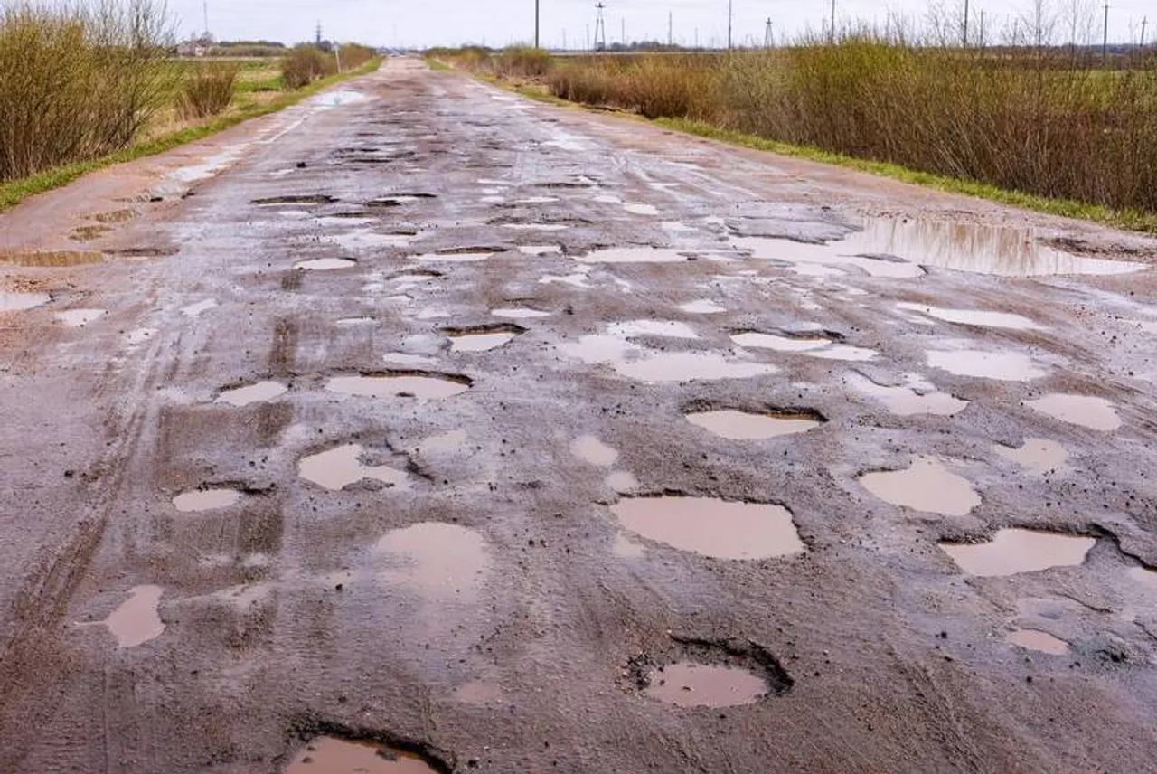 Potholes, Non-working signal lights… should have penalty!