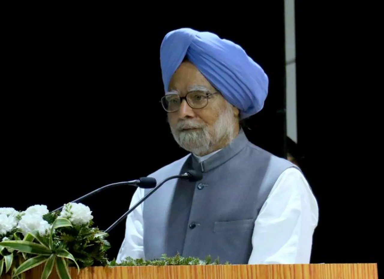 Govt’s “mismanagement” led to slowdown: Manmohan