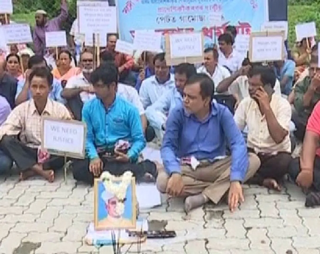 Teachers stage protest amid Teachers’ Day celebration