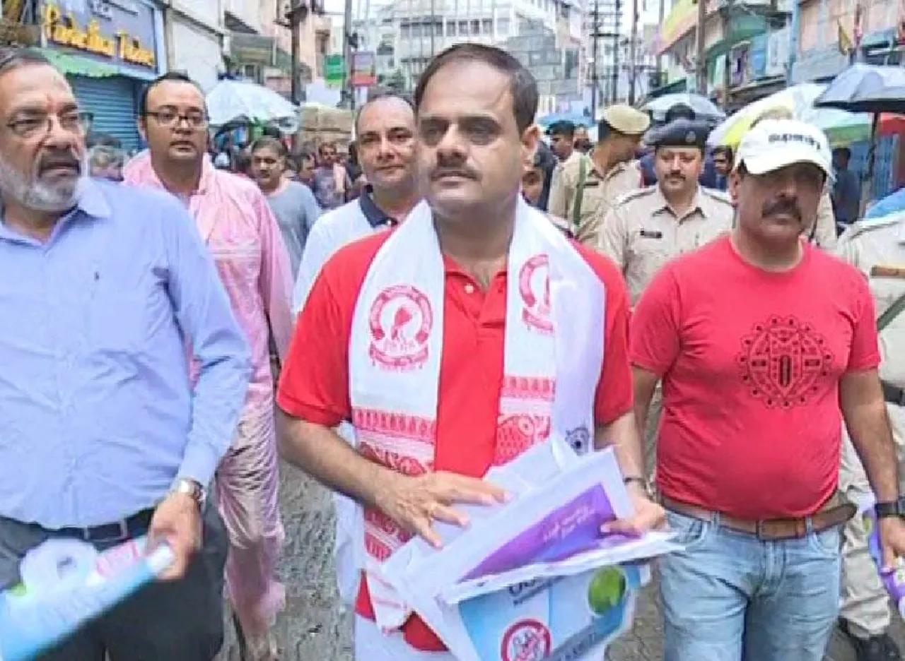 GUWAHATI | CP picks up broom; launches ‘Anti-Plastic’ drive