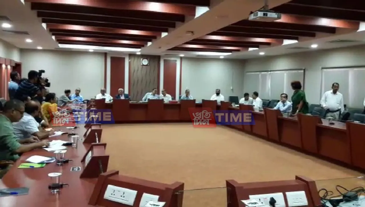 Editors & Intellectuals Meet with Panel of Clause 6 of AA