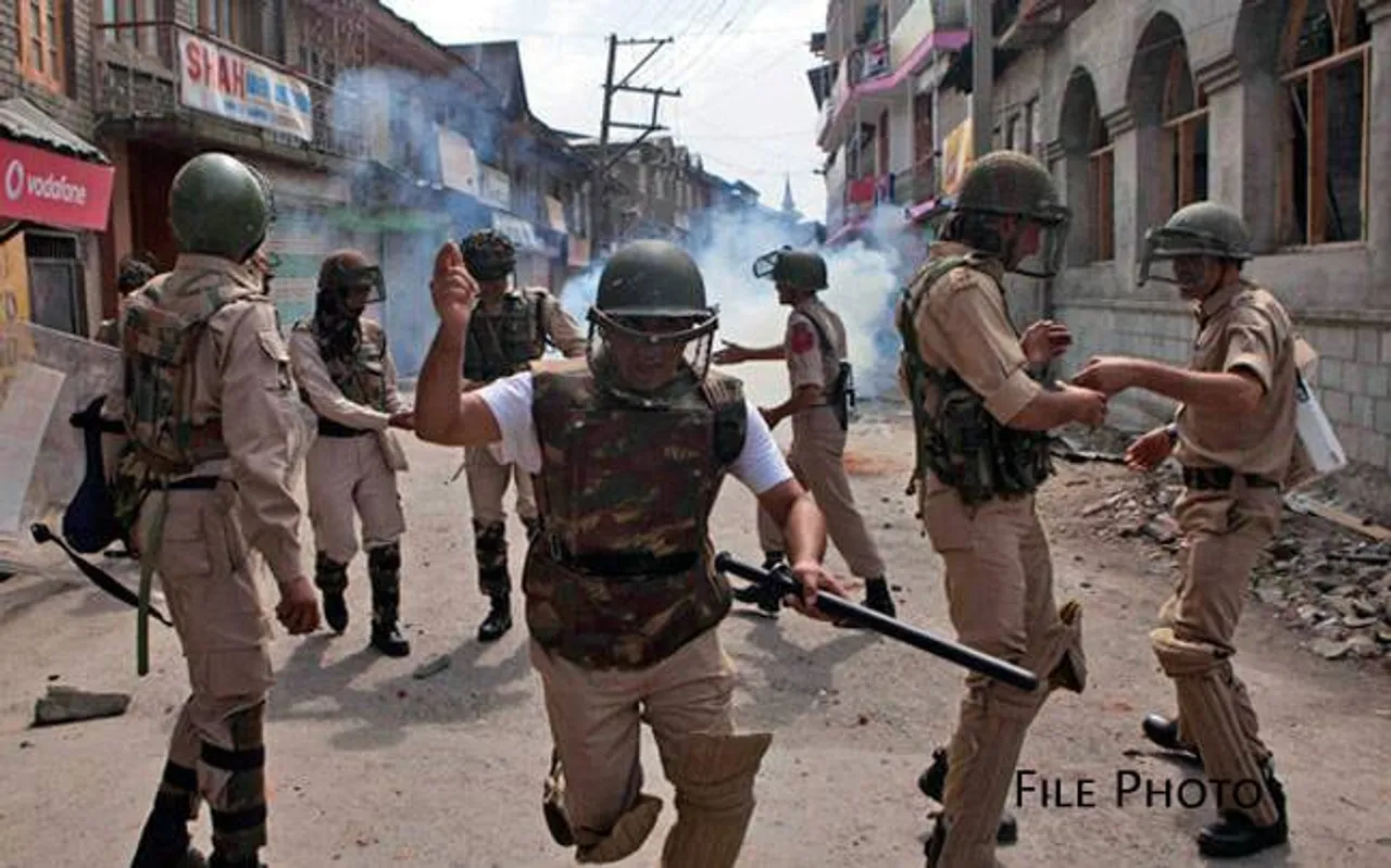 Grenade attack in Kashmir injures at least 10