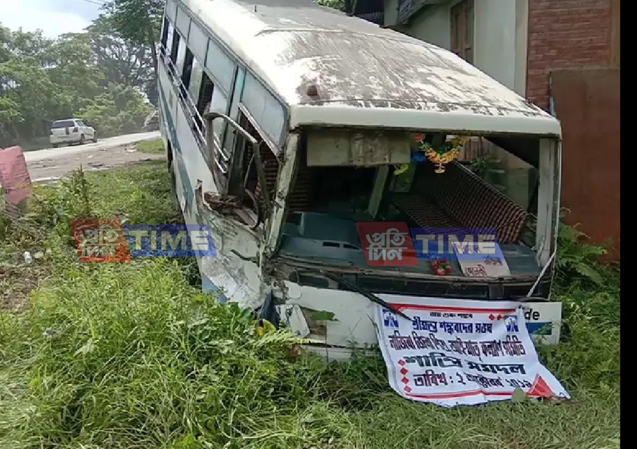 Tragic Road Accident in Nazira, 22 Injured