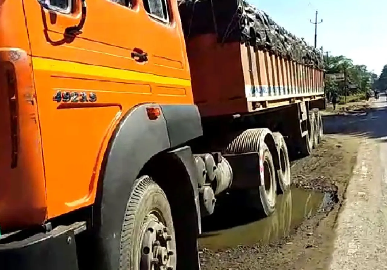 Youth Congress Seized Coal Laden Trucks in Tinsukia