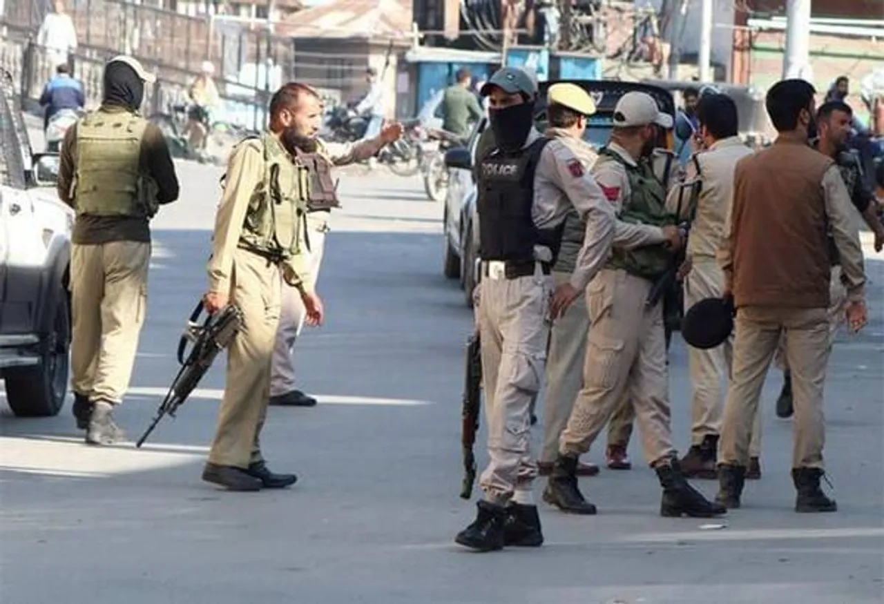Grenade attack in Jammu and Kashmir: 15 injured
