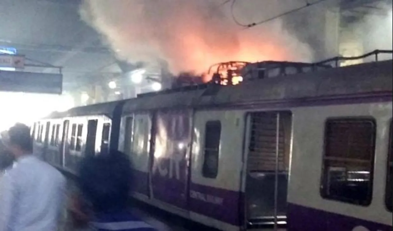 Mumbai train catches fire at Vashi station