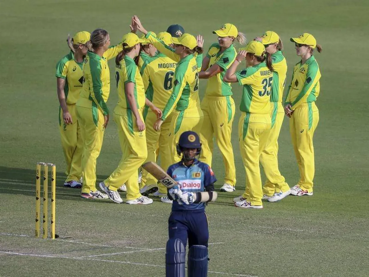 Meg Lanning leads Australia to dominant victory over Sri Lanka