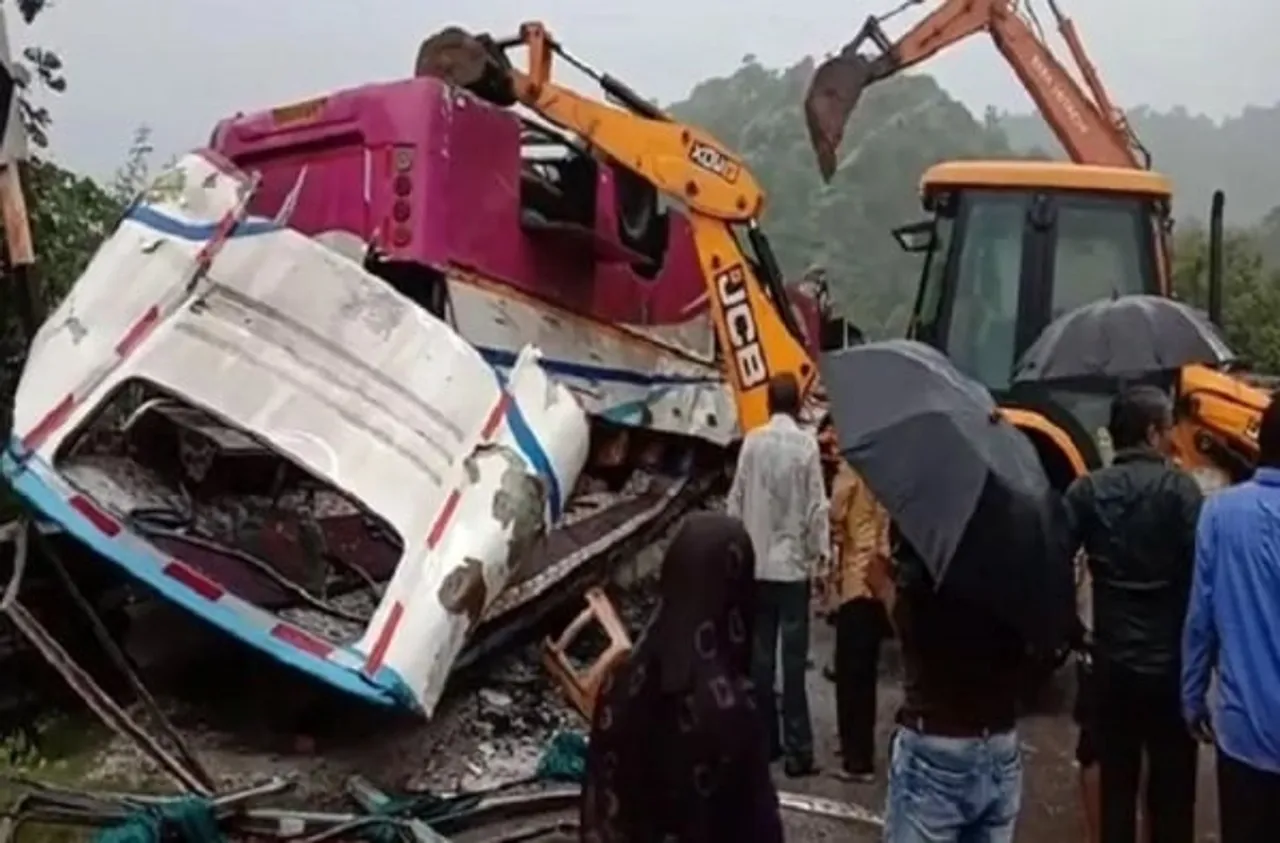 Road accident in Gujrat: 21 died