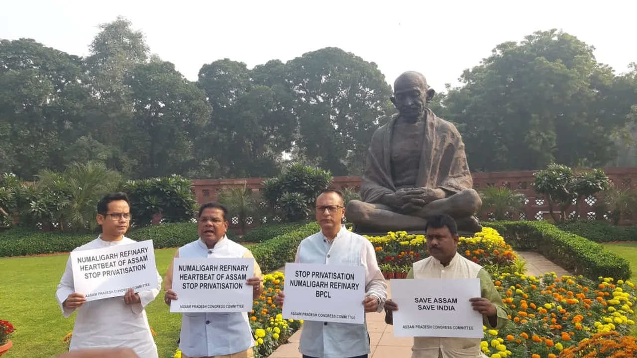 APCC leaders Stage Protest in Delhi Against NRL Privatization
