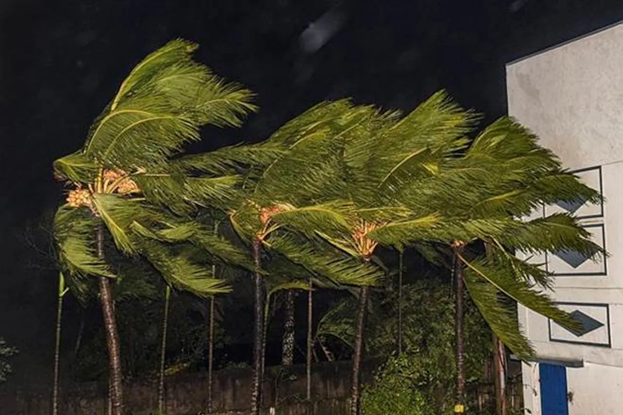 Cyclone Bulbul crosses West Bengal coast