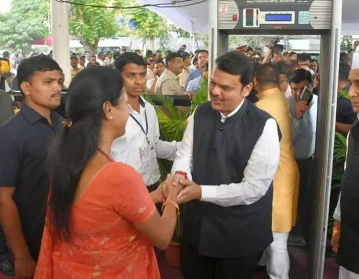 Maharashtra |Special Assembly Begins; Fadnavis, Pawar Take Oath