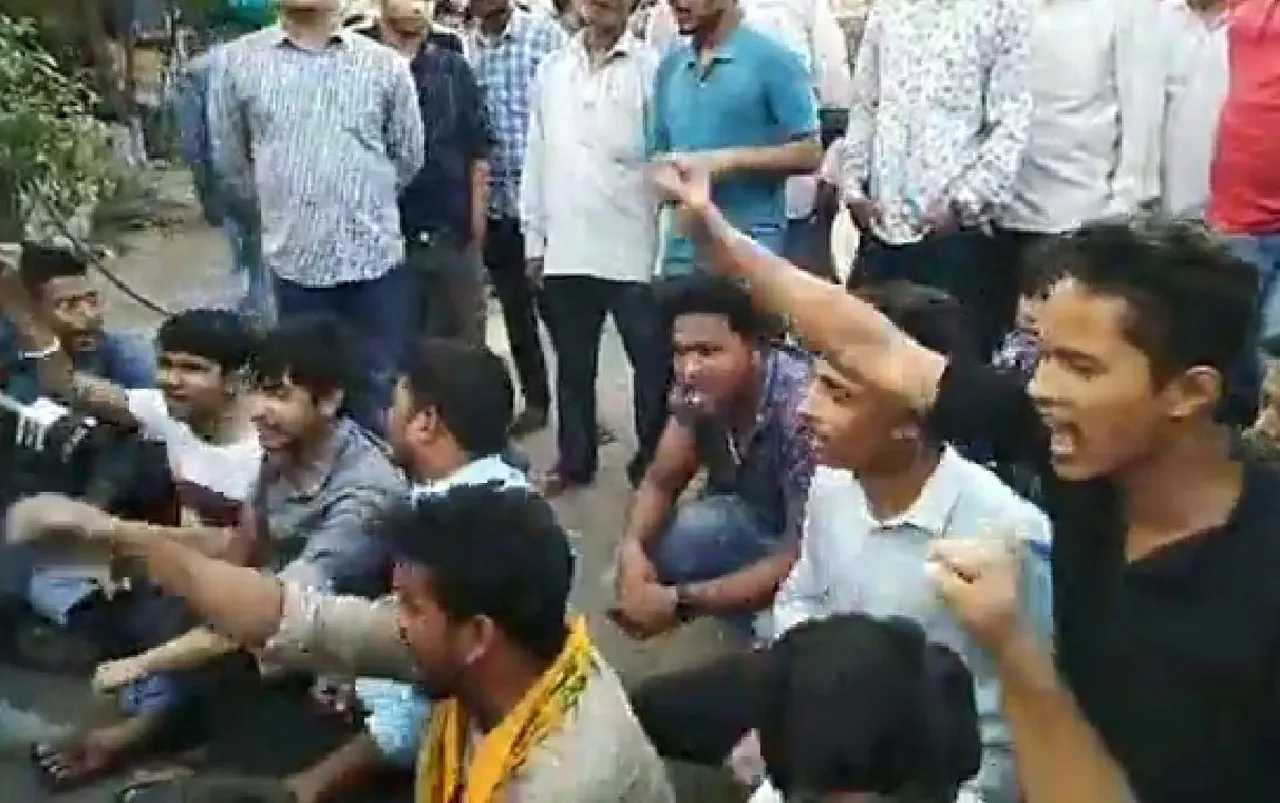 CAB: Cotton students gherao AGP office