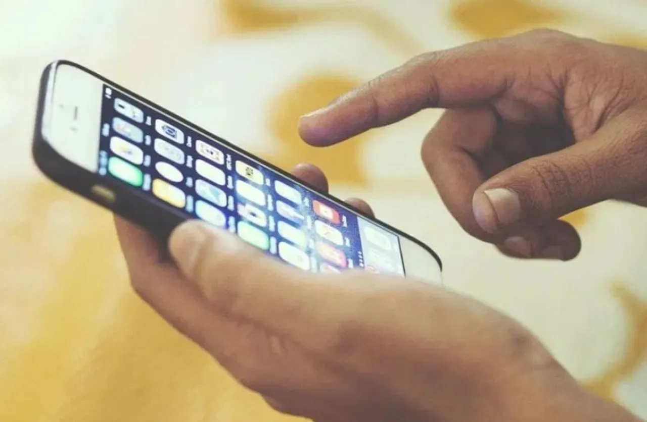 Mobile Internet services suspended again in Kashmir