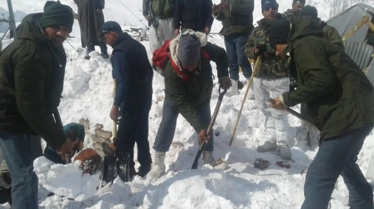 Kashmir: Eight Killed in Two Separate Avalanches