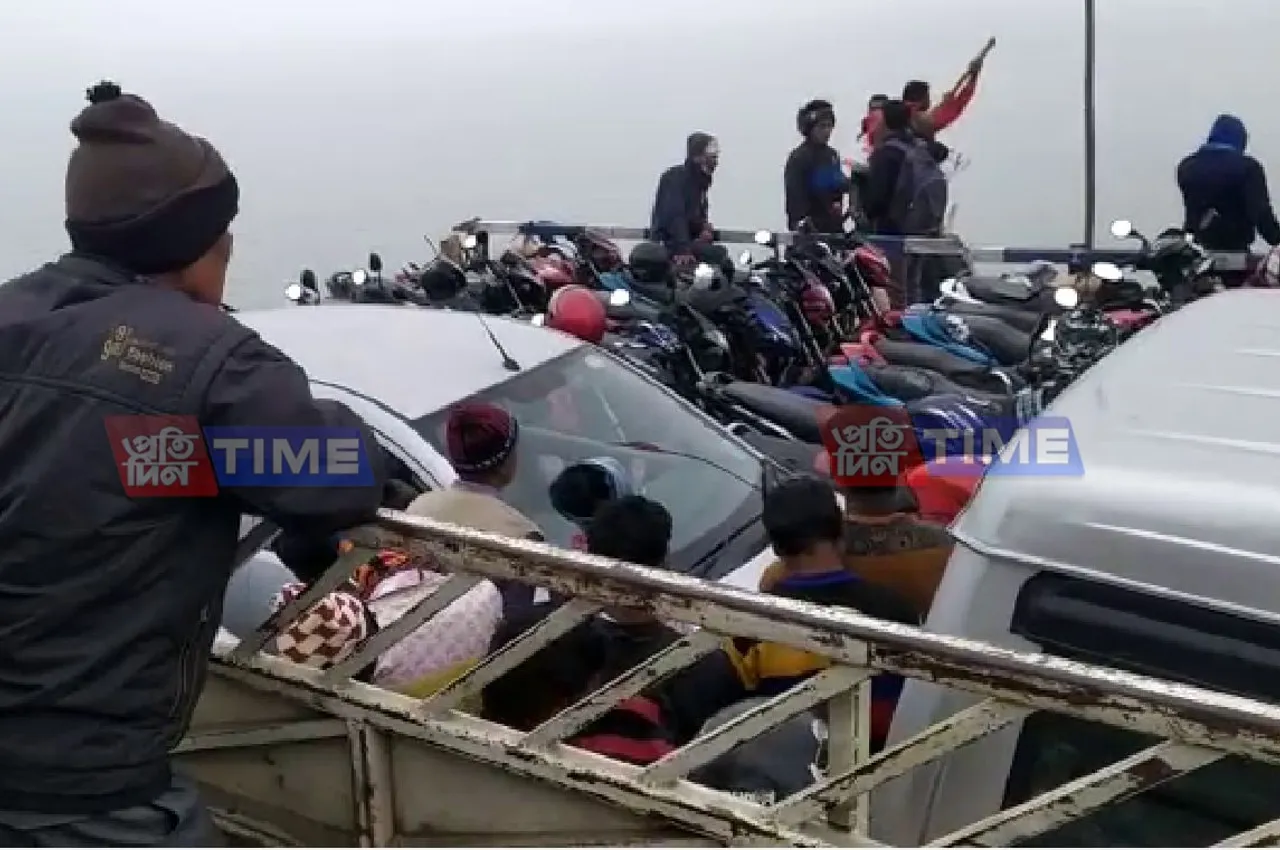 Neemati-Bound Ferry Stranded Midstream