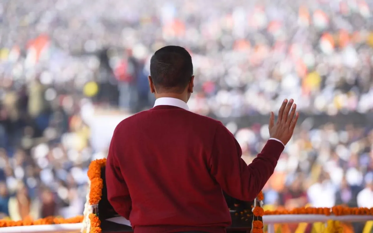 Kejriwal seeks PM Modi’s ‘blessings’ for Delhi’s development