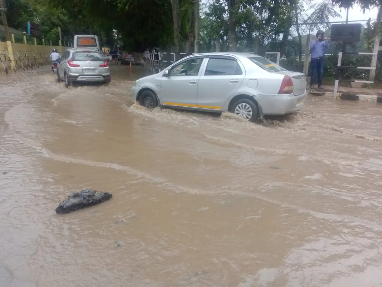 Latasil road flooded after pipe bursts