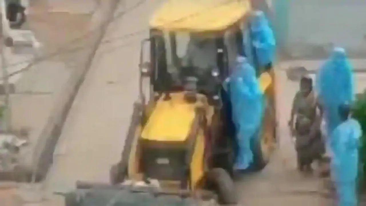 Dead body of Corona patient carried in JCB