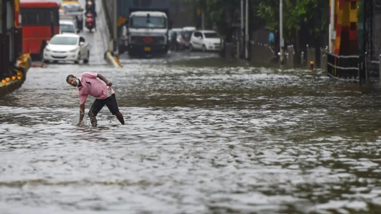 Heavy Rains Lash Gujarat’s Jamnagar, Plagues Life