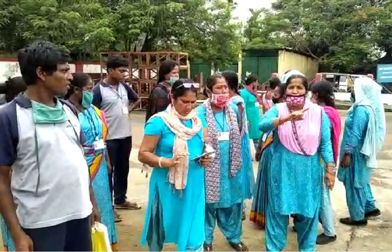 Female Cleaners Stage Protest at Kamakhya Rly Station