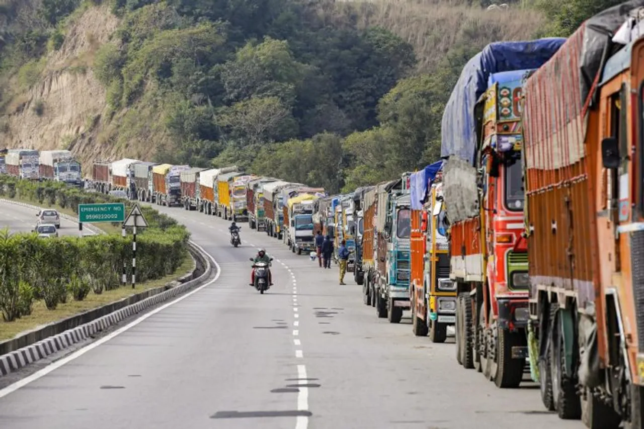 Over 300 Vehicles Stranded In J&K Highway