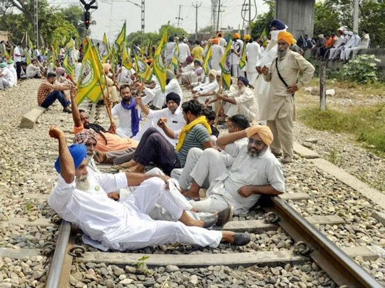 Amritsar: Farmers Continue Rail Blockade