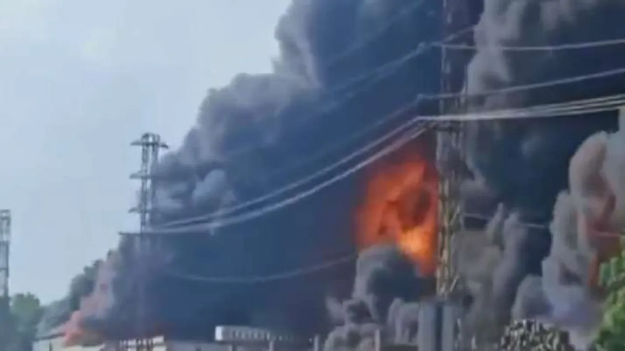 Agra: Fire Breaks Out In Chemical Factory