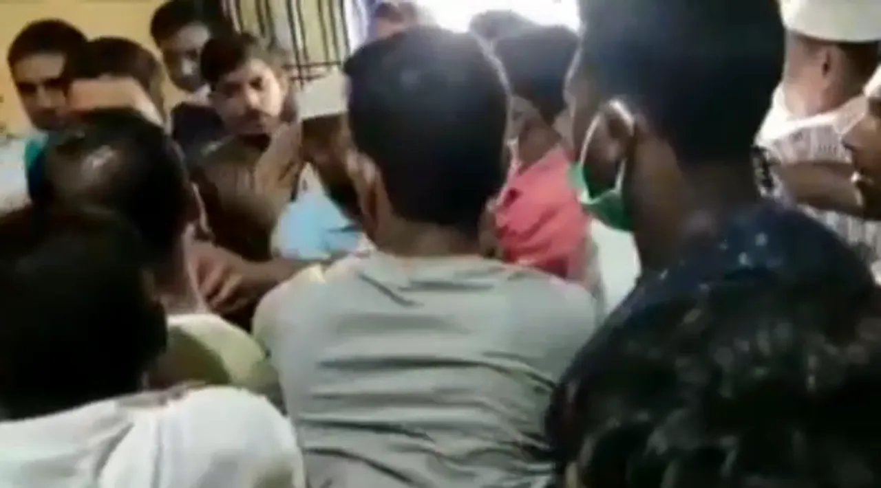 BJP And Congress Workers Beat Each Other Up