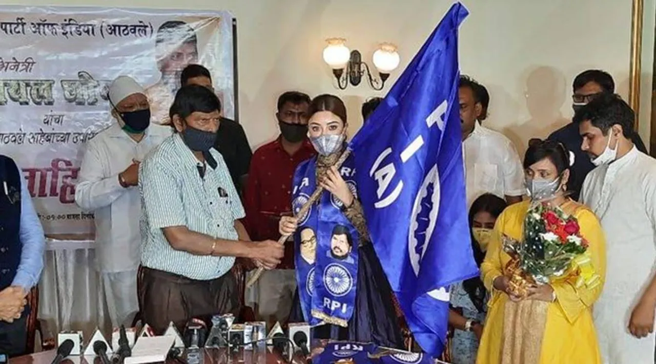 Actor Payal Ghosh Joins Republican Party of India (A)