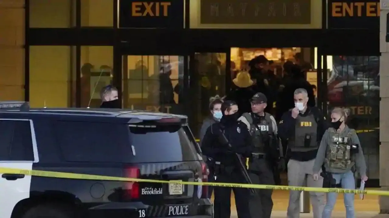 USA: 8 Injured In Mall Shooting, Gunman At Large
