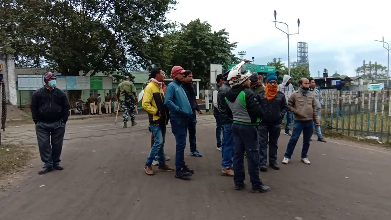 Contractual Workers Staged Protest In IOCL, Digboi