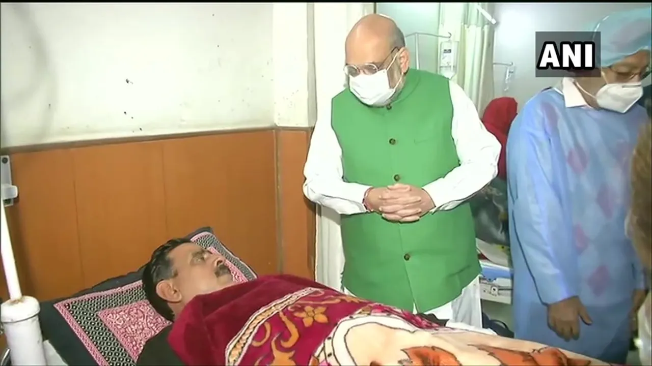 R-Day Violence: Amit Shah Visits Injured Cops