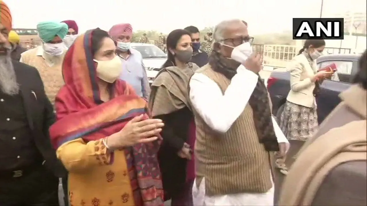 15 Opposition MPs Stopped from Meeting Farmers at Ghazipur
