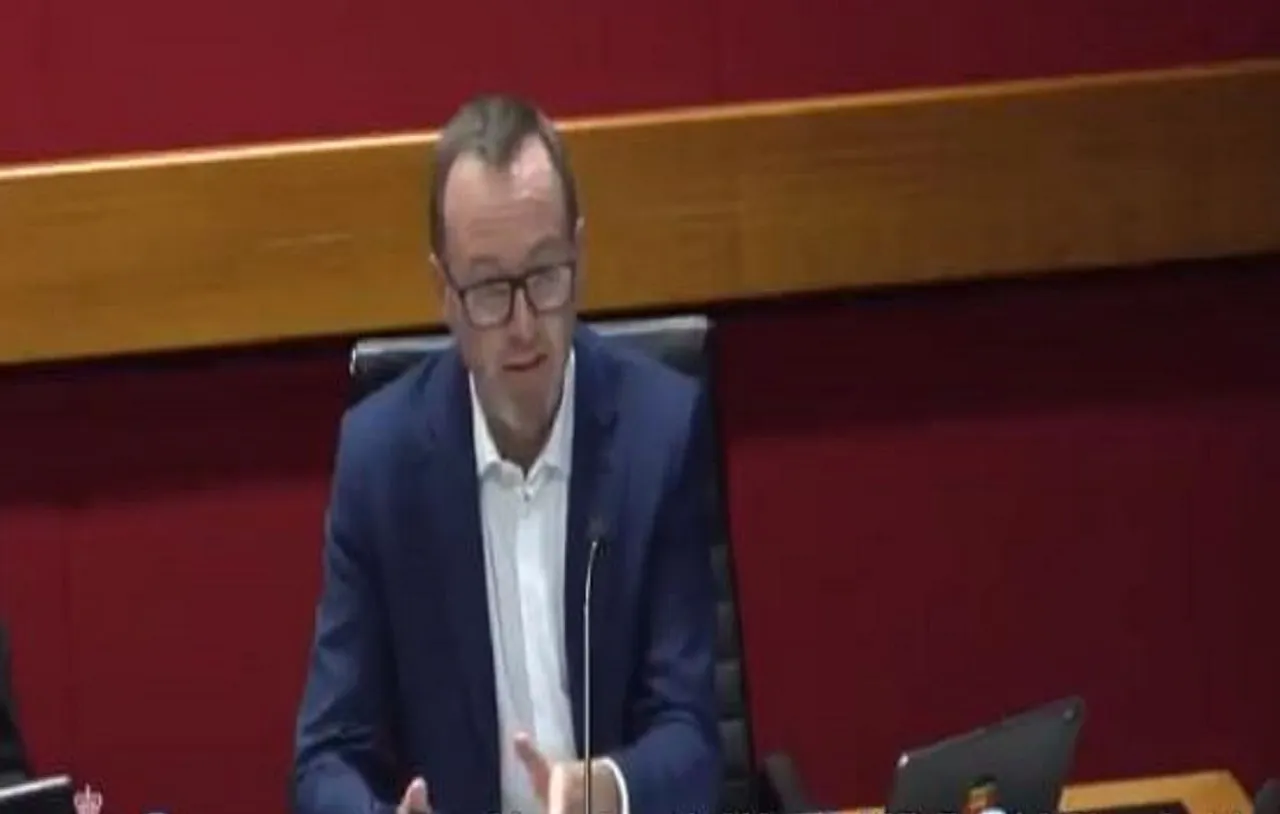 Australian Senator Terms RSS, VHP As “Neo-Nazis”