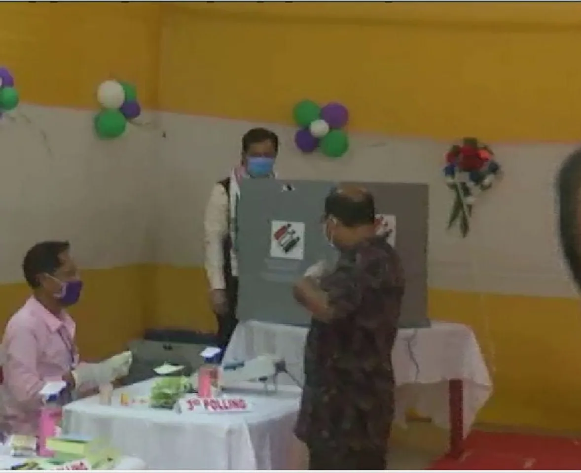 Assam Polls: CM Sonowal Cast Vote in Dibrugarh