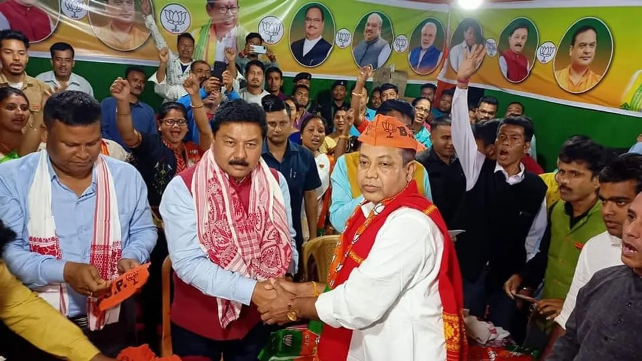 APCC GS Dhiraj Deuri Quits Party, Joins BJP With 500 Cong Workers