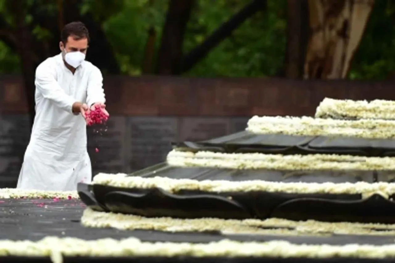 Rahul Pays Floral Tribute To Rajiv Gandhi On Death Anniversary
