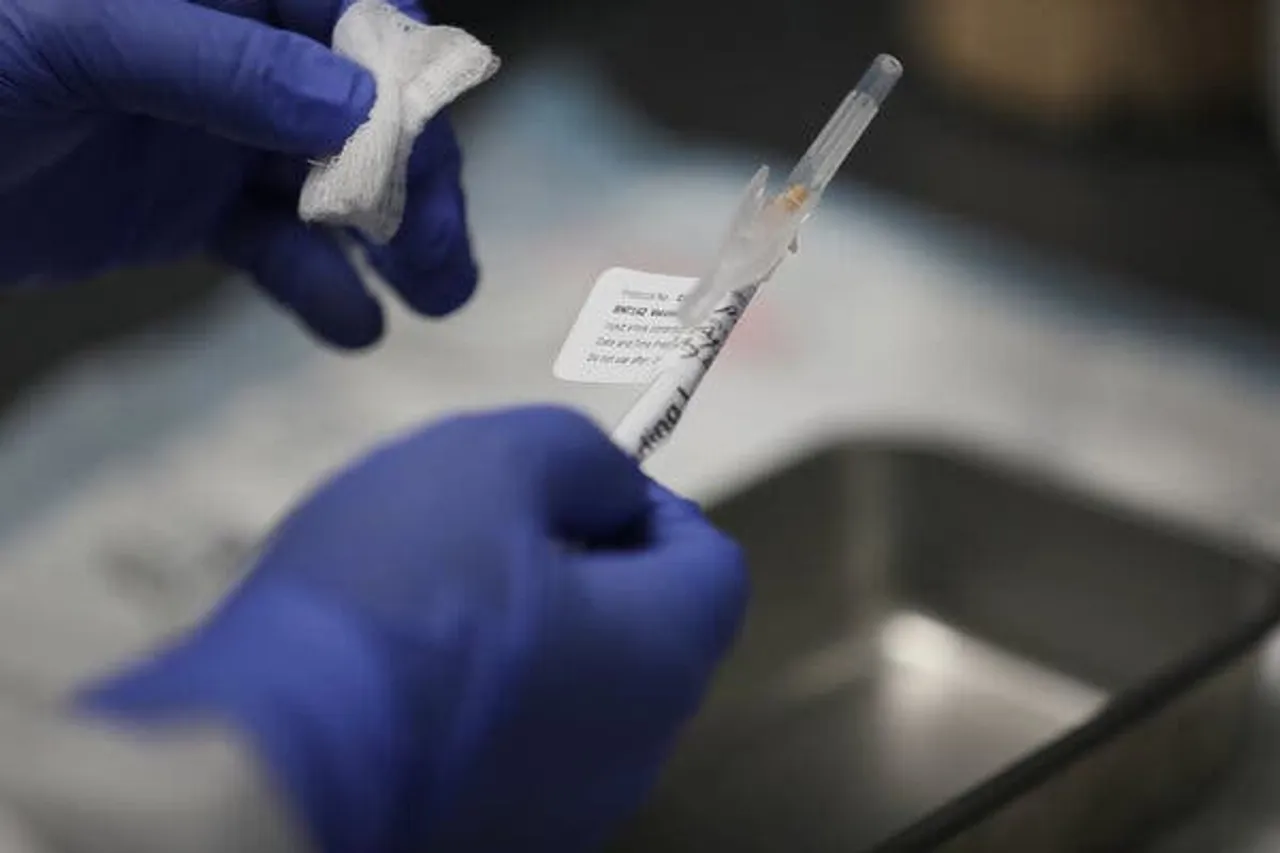 Government Panel Confirms First Death Due to COVID Vaccination