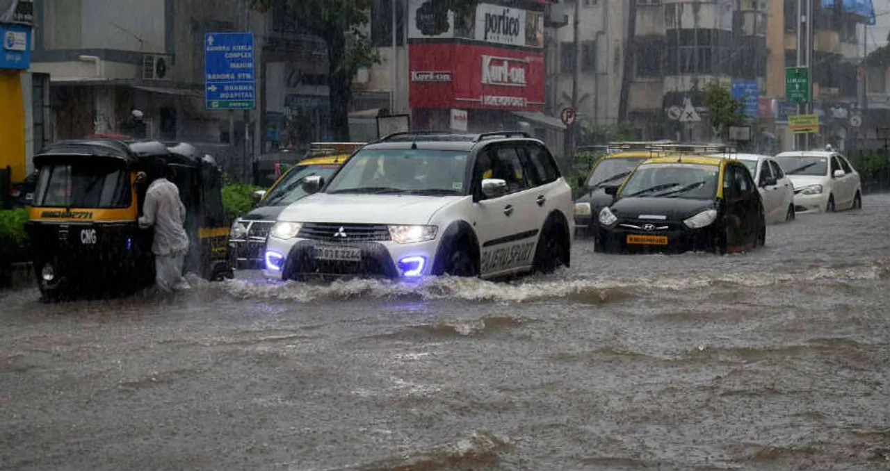 Monsoon Arrives in Mumbai, Water-logging in Many Places