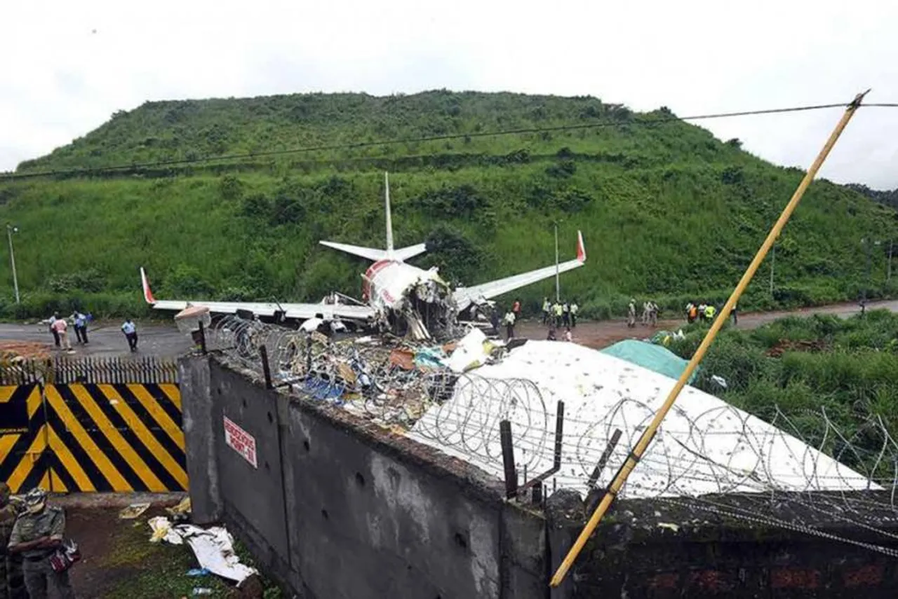 Philippines Military Plane Carrying 85 Persons Crashes, 17 Dead
