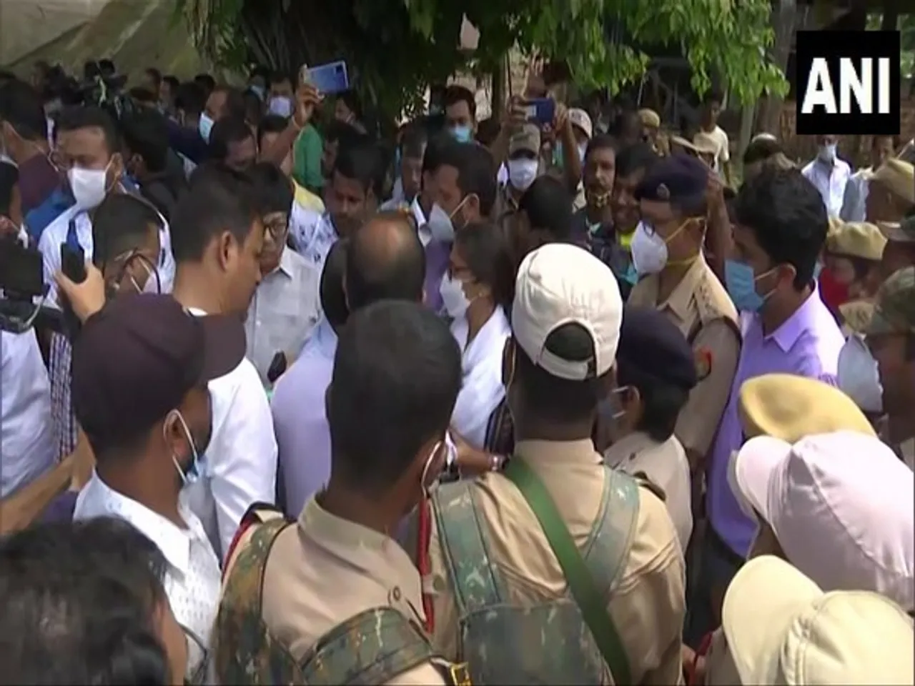 Assam-Mizoram Border Row: Police Stops Congress Delegates from Visiting Lailapur