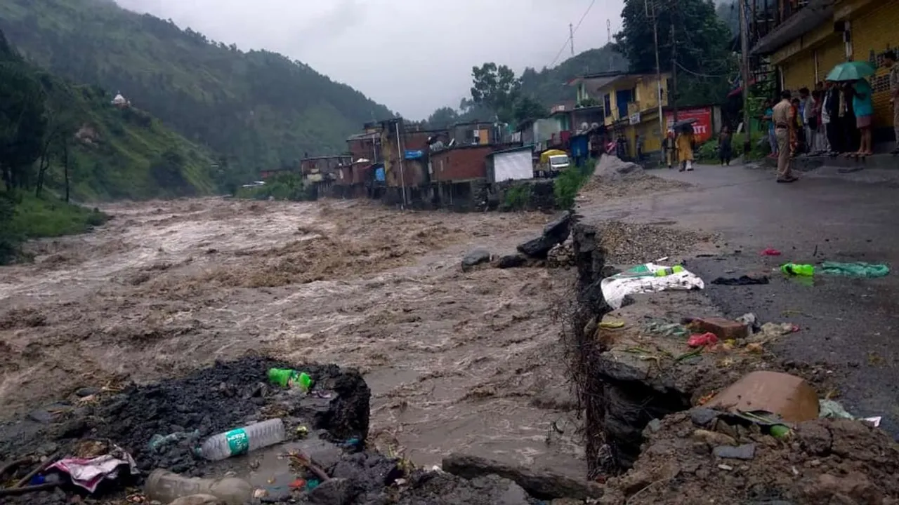 Himachal: Chandigarh-Manali Road Blocked Due to Heavy Landslide