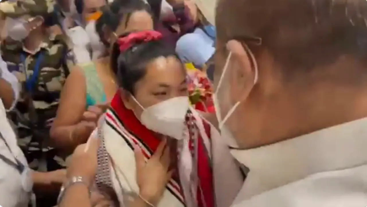 Mirabai Chanu Welcomed With Flowers & Emotions At Imphal Airport
