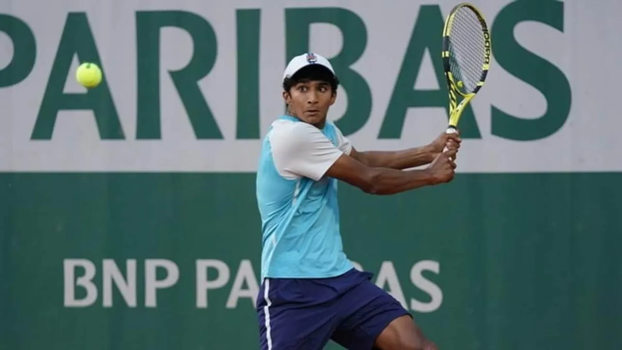 Indian American Samir Banerjee Wins Under 17 Wimbledon