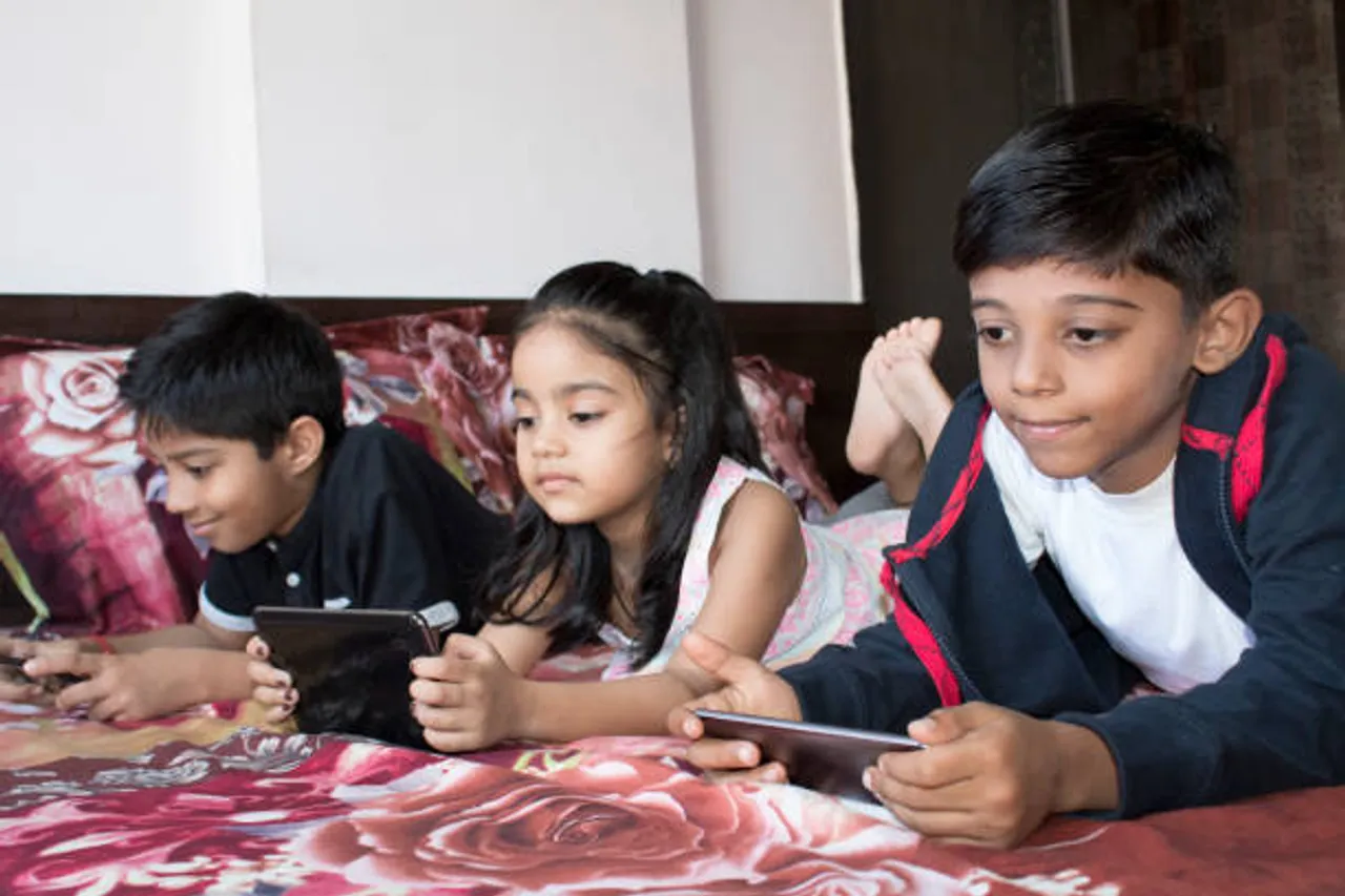 59.2% Minors Use Smartphones Only For Messaging Apps: NCPCR Study