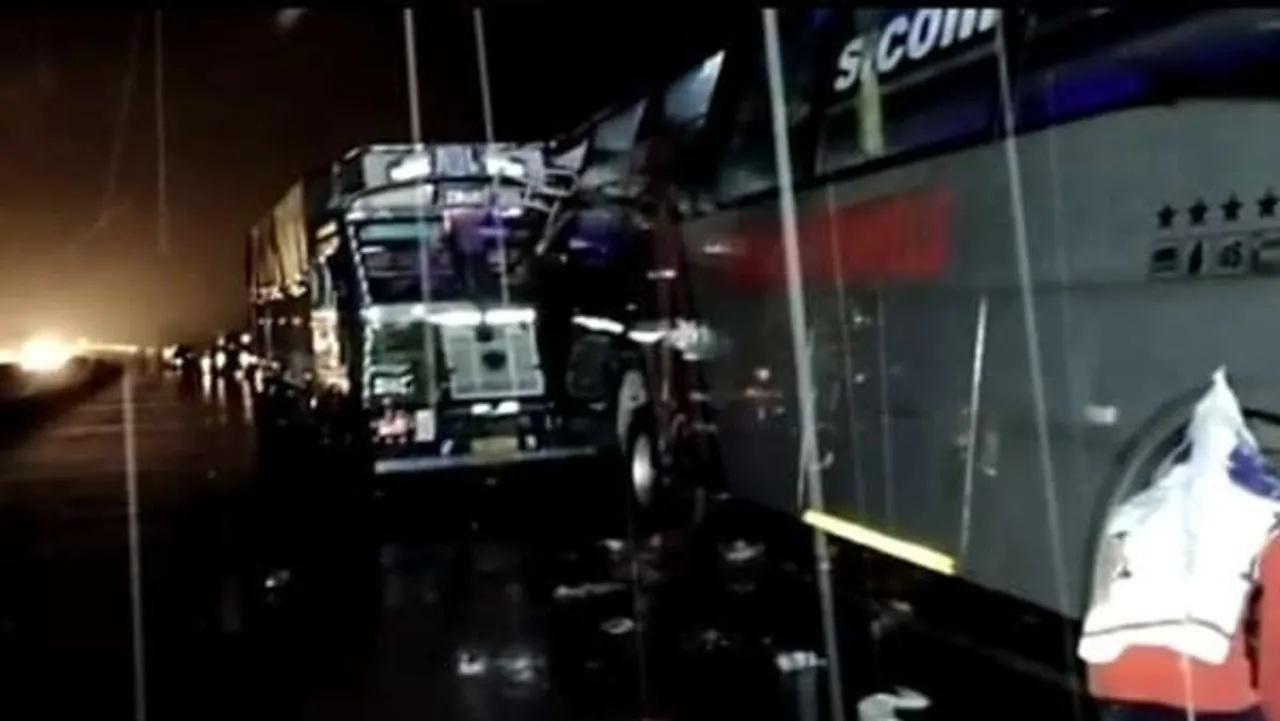 UP: 18 Killed, Many Injured As Truck Rams Into Bus