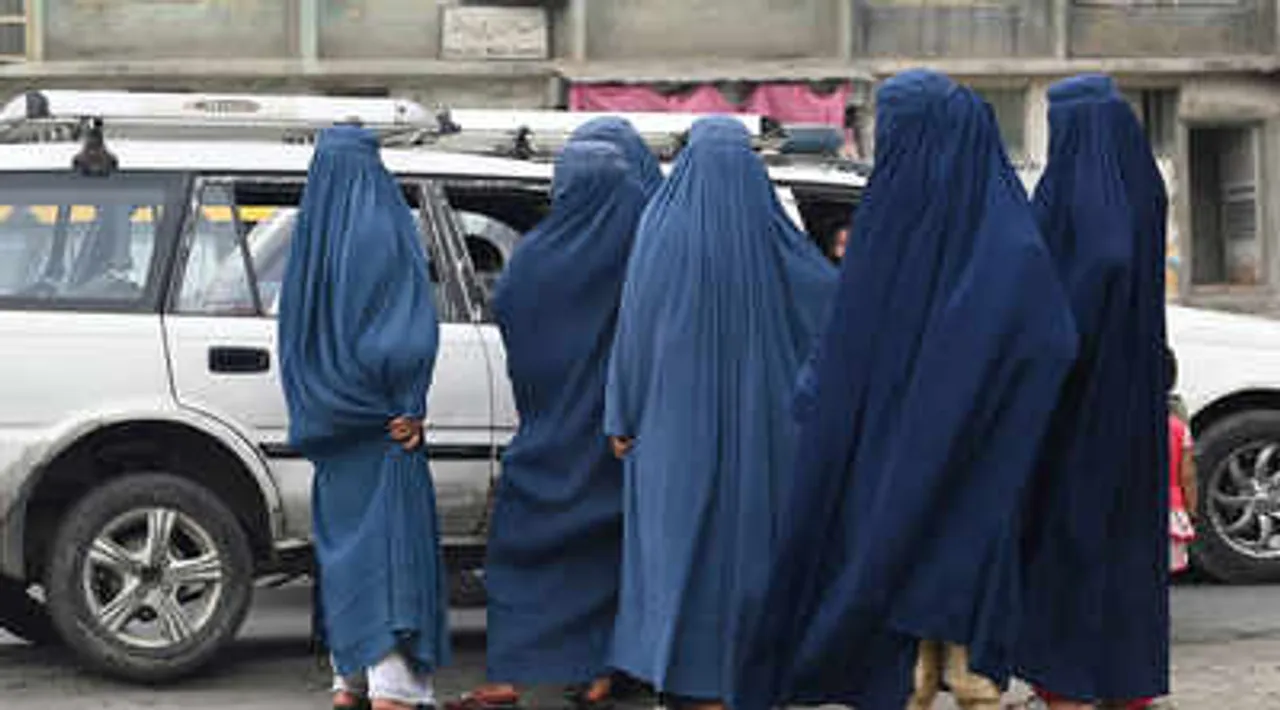 Taliban Calls on Women, Govt Employees To Return to Work
