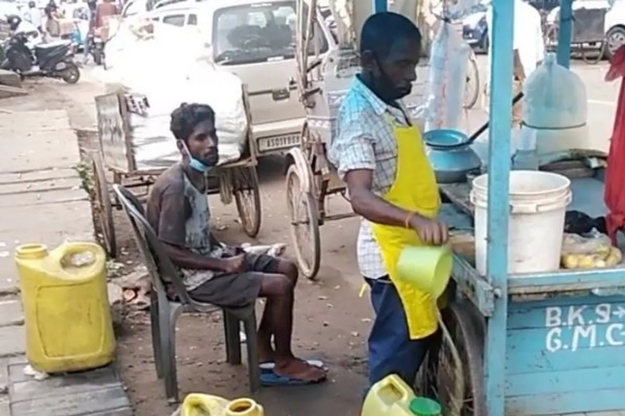Guwahati: ‘Puchka’ Seller Arrested For Mixing Urine In Water
